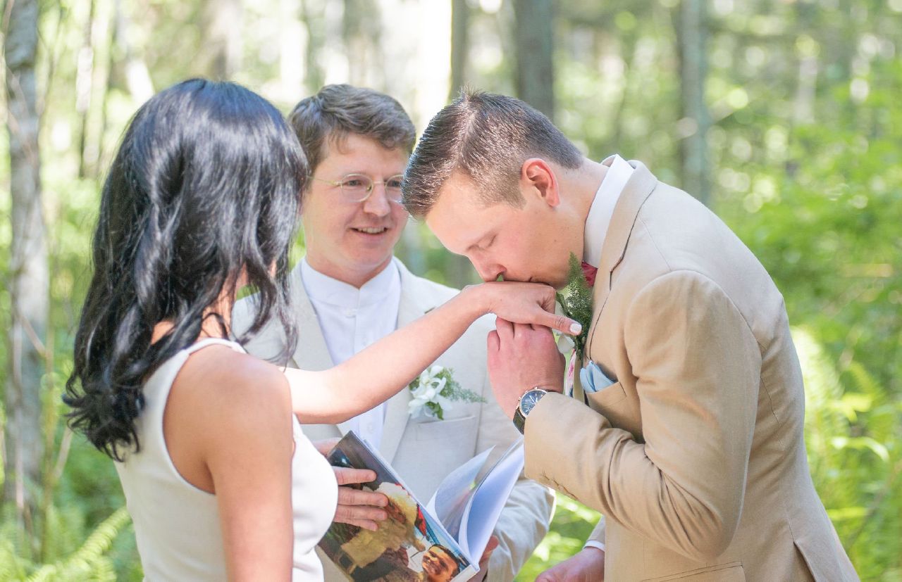 Wedding photo on Vashon Island by Rachel Konsella Photography